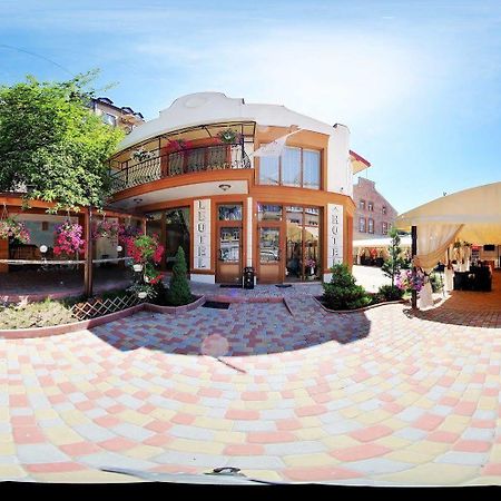Hotel Leotel Lviv Exterior photo