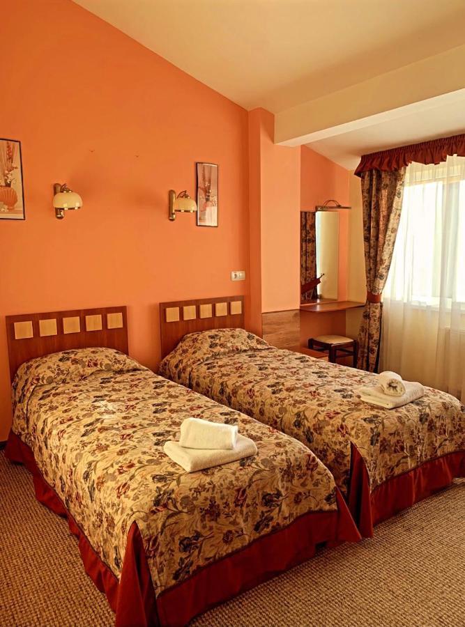 Hotel Leotel Lviv Exterior photo