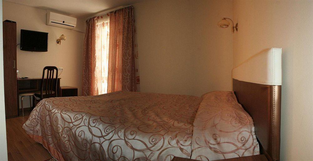 Hotel Leotel Lviv Exterior photo