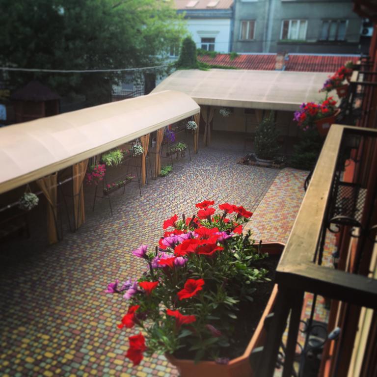 Hotel Leotel Lviv Exterior photo