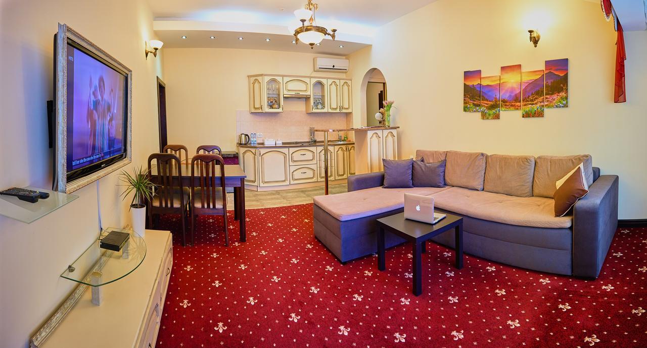 Hotel Leotel Lviv Exterior photo