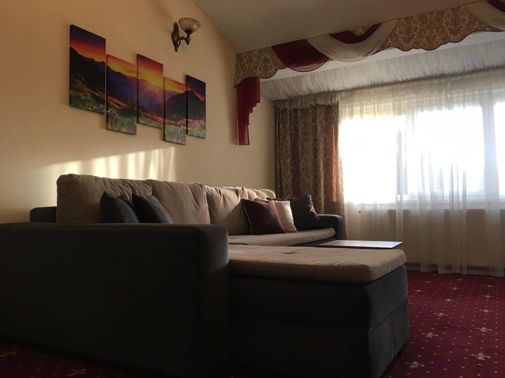 Hotel Leotel Lviv Exterior photo