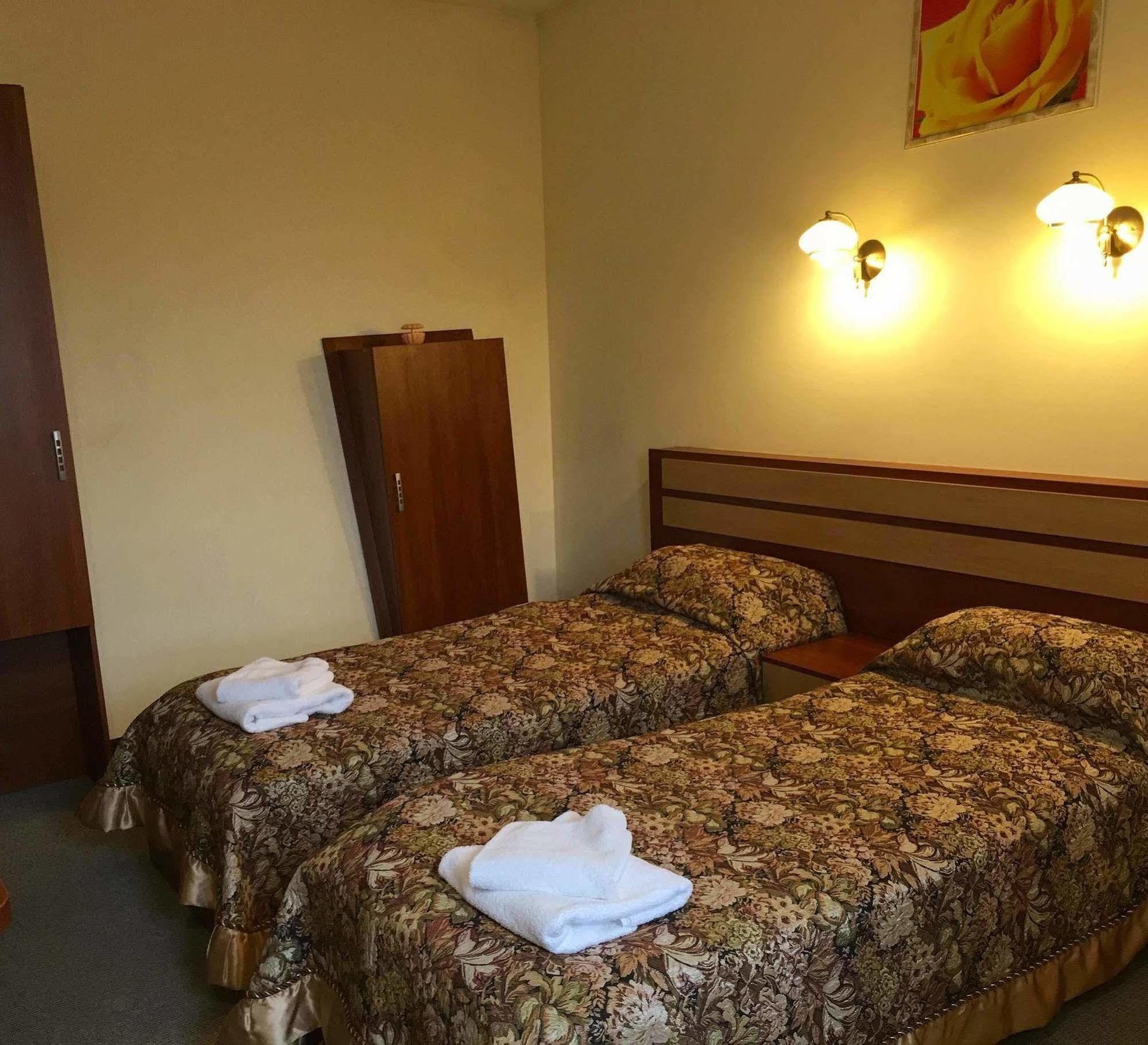 Hotel Leotel Lviv Exterior photo